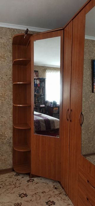 Угловой шкаф для одежды