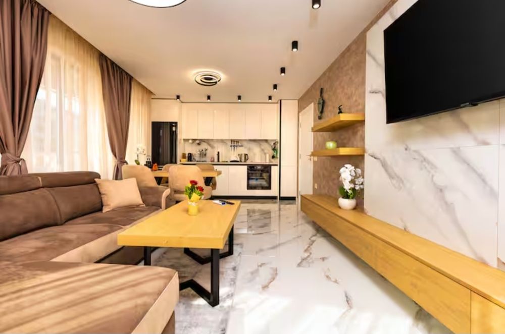 Продава се Двустаен апартамент в Пловдив, Център - 69 кв.м за 2318 €/кв.м - Снимка #1