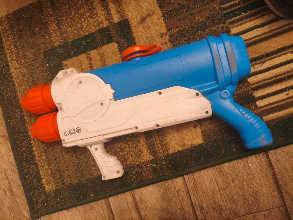 водяной бластер Nerf Super Soaker Barracuda.