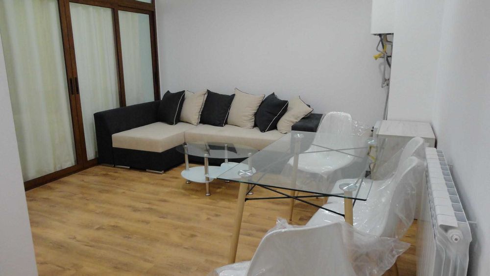 Дава се под наем Тристаен апартамент в София, Витоша - 75 кв.м за 550 € - Снимка #2