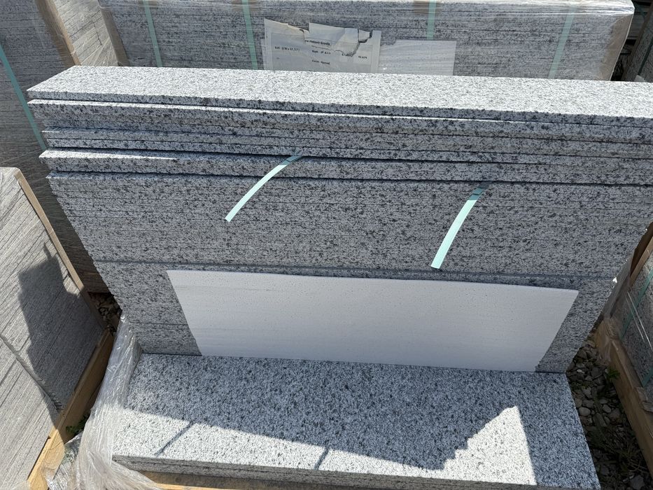 Granit trepte scari glafuri placaj calcar marmura montaj