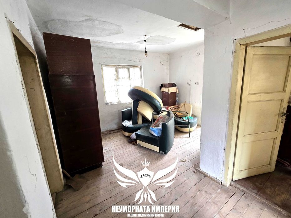 Двуетажна вила/къща 208РЗП с 900кв.м. двор село Баните обл.Смолян