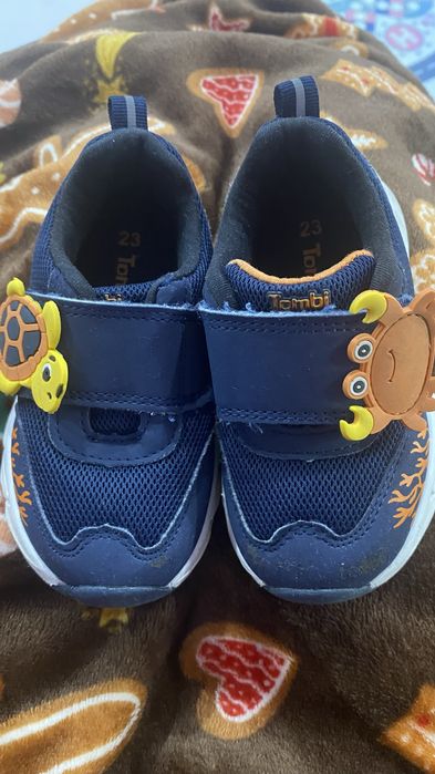 Продам детские кросовки