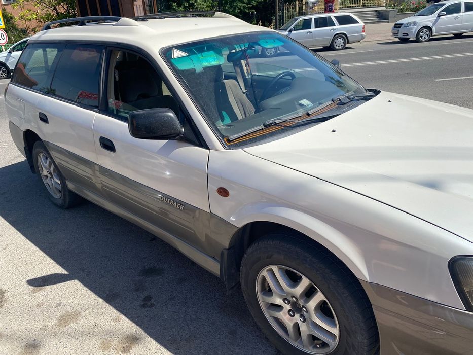 SUBARU Outback 2.5л 2002г