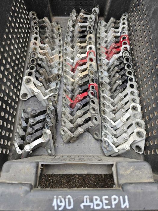 Петля двери на LEXUS GS 190 кузов с 2004 по 2011 г.в.