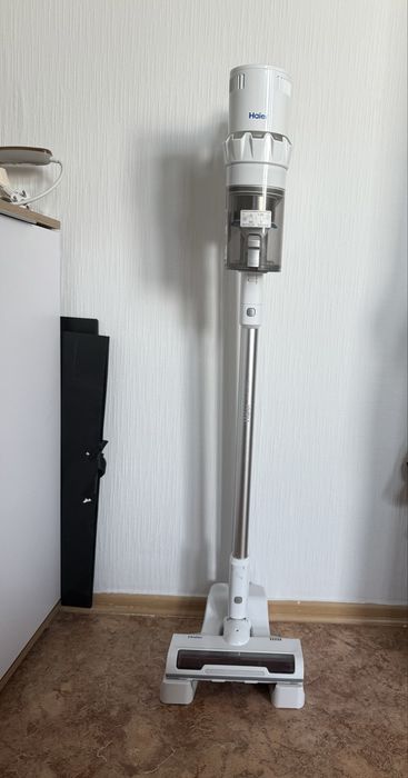 Продам Вертикальный Пылесос Haier HVC250.