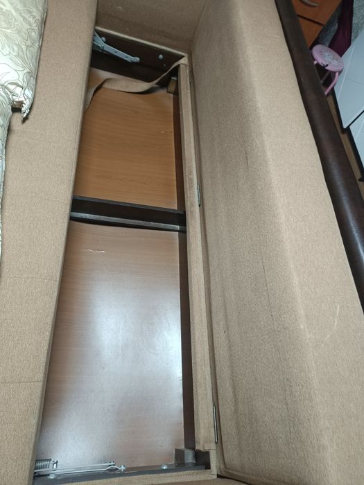 Диван.            .