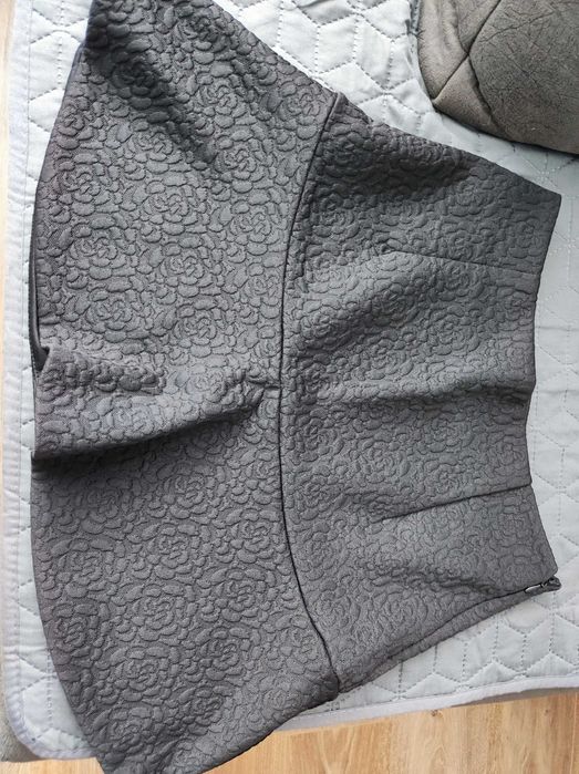 Дамски рокли и пола