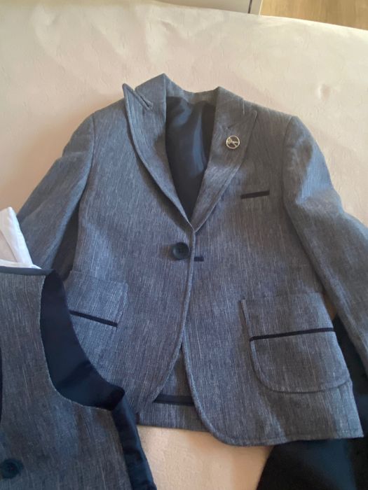 Детски костюм нов