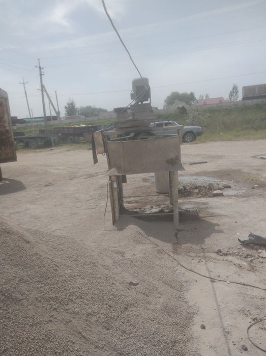 Шлакаблок аппарат сотилади, колодец қолипи хам бор