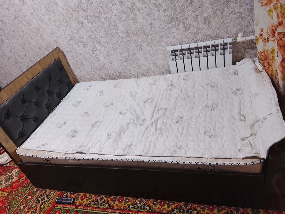 Продам кровать с матрасом