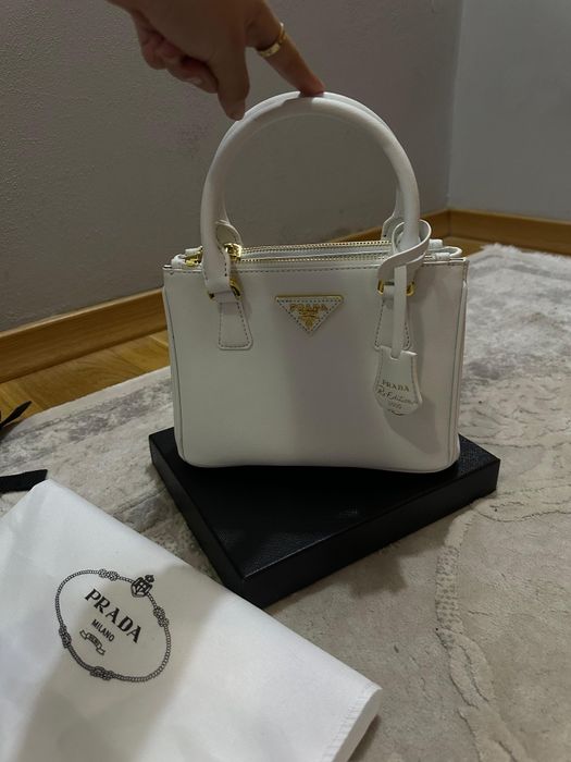 Geantă PradGeanta Prada - Nouă, cu cutie şi săculeț de praf (Dustbag)