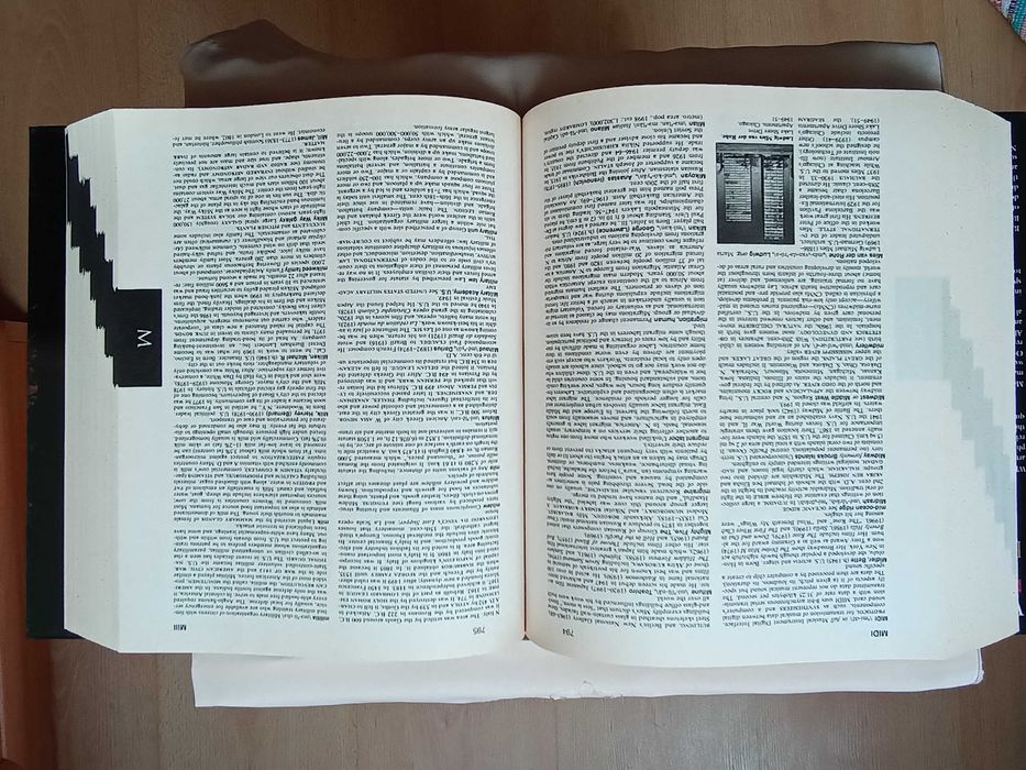 Webster's New Explorer Desk Encyclopedia