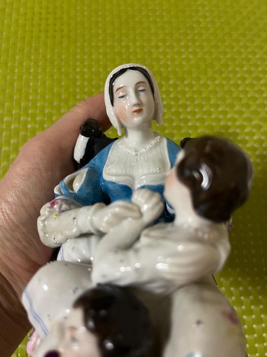 Статуэтка фарфоровая немецкая.