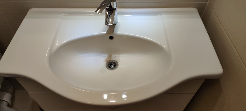 Lavoar și oglindă de baie cu spoturi