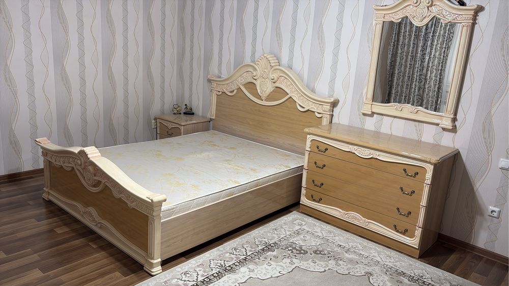 Продам спальный гарнитур