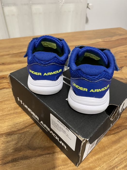 Adidasi baieti Under Armour