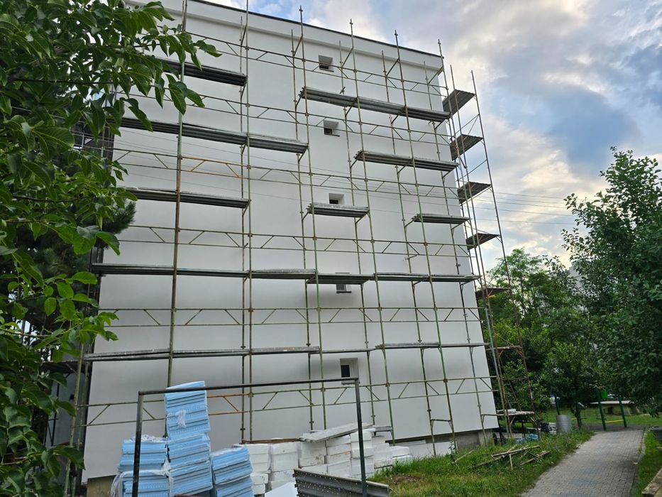 Vând schela fără platforme la 5euro mp