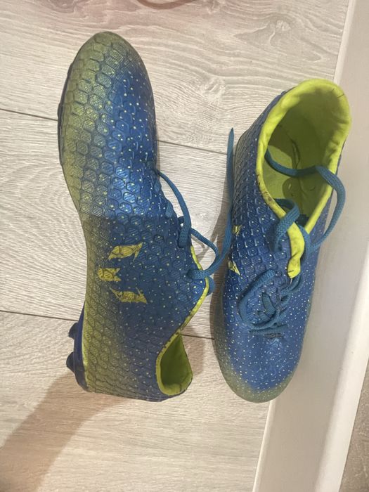 Бутцы футбольные