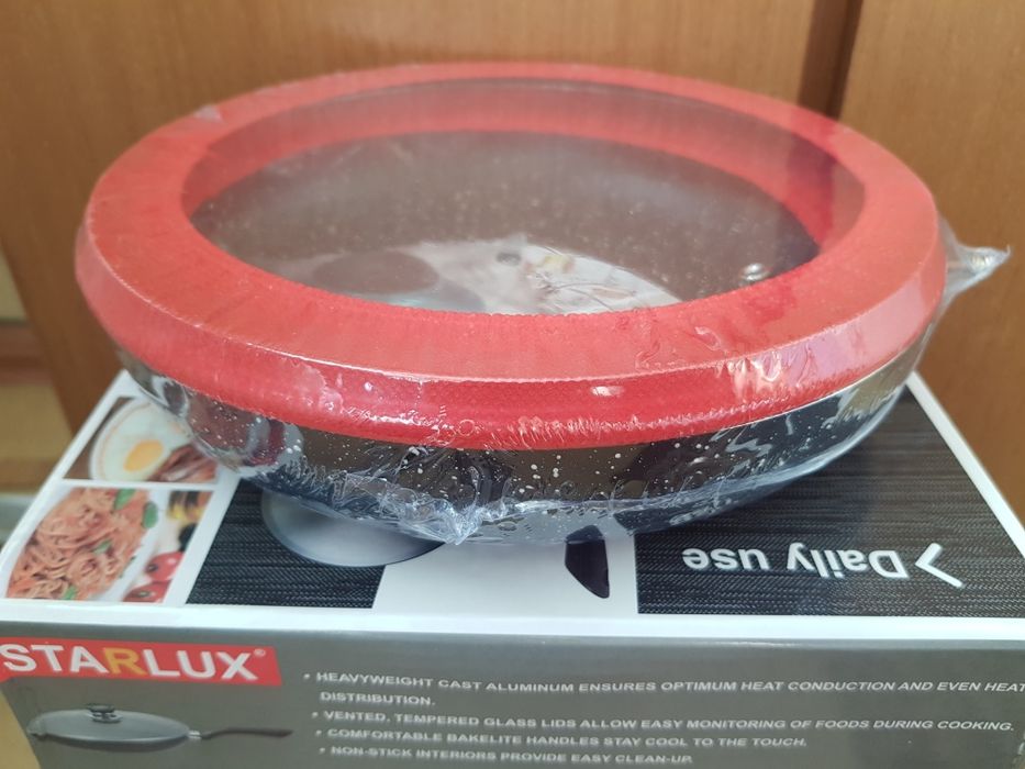 Продаётся сковородка с крышкой