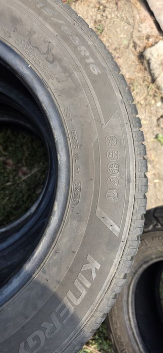 Гуми 2бр 215/65/16 - 1бр- 65 евро