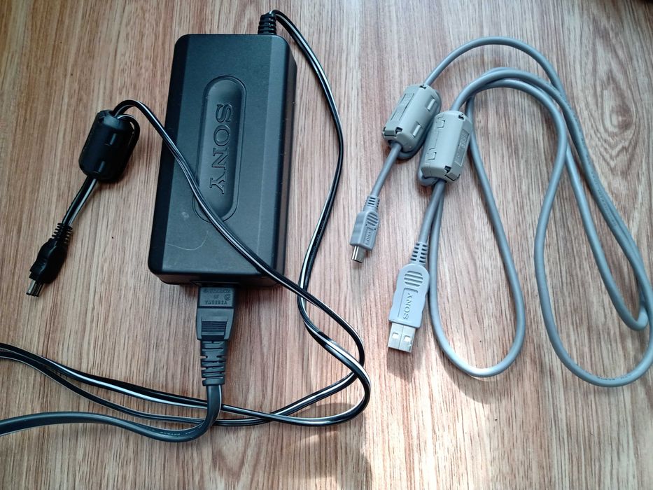 SONY Дигитален Фотоапарат DSC- F717 Cyber-Shot и Memory Stick / Duo