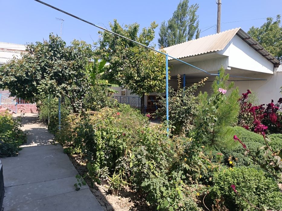 Uy sotiladi 12 sotik Yangi Ozbekiston bogiga 20 minutli yol