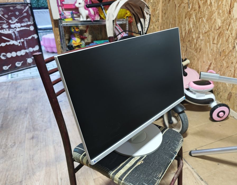 LCD монитор EIZO FlexScan EV2450.