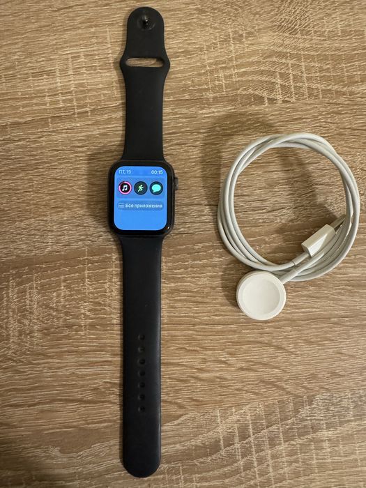 Apple Watch Series 5 44мм, GPS, 32GB