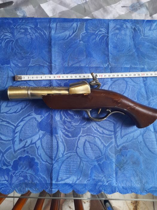 3 бр. Реплики на стари пищови и ретро лупа