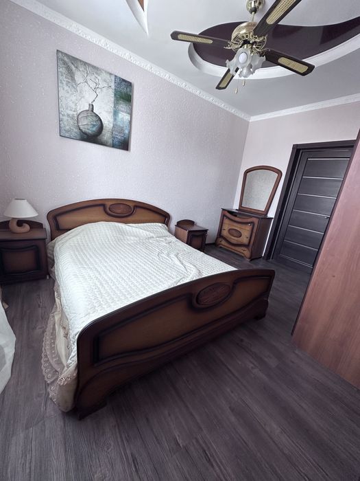 Продам спальный гарнитур