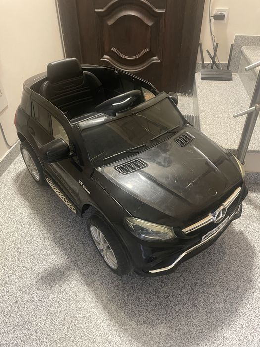 Детска акумлаторна кола