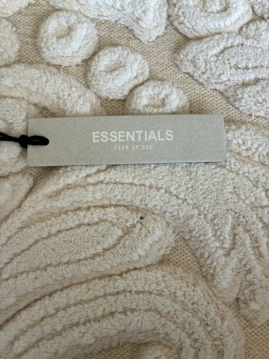 Hanorac essentials