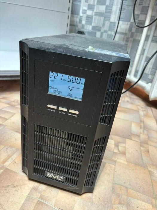 UPS (УПС, ИБП) SVC PT-2K-LCD 1600W включается (заряд не держит).