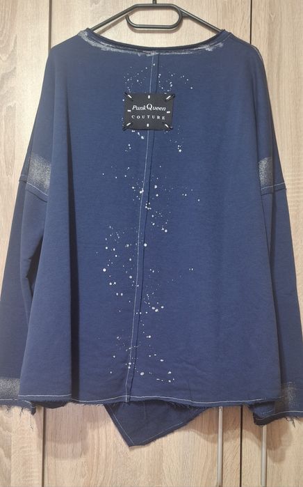 Pink Queen, Bukezy блузи