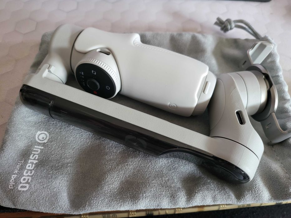 Sistem de stabilizare / gimbal smartphone Insta360 Flow, garantie