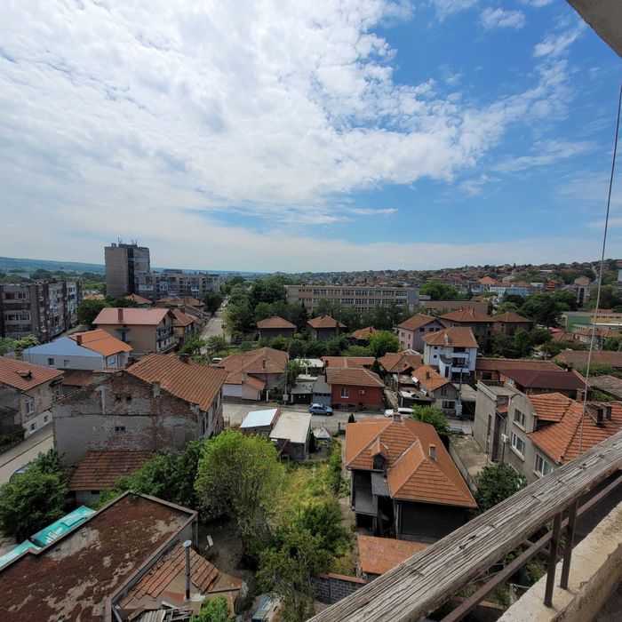 ПРОДАВА се СЛЪНЧЕВ ТРИСТАЕН апартамент с панорама и потенциал