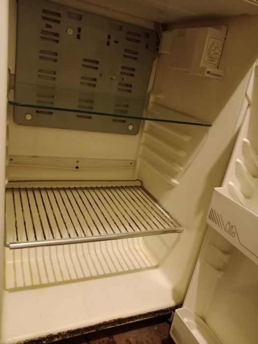 Продам холодильник с морозильной камерой