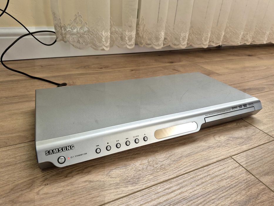 DVD плейър Samsung DVD-P355 с оригинално дистанционно