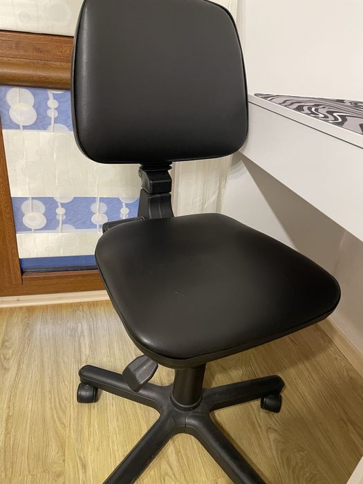 Бюро за компютър + стол