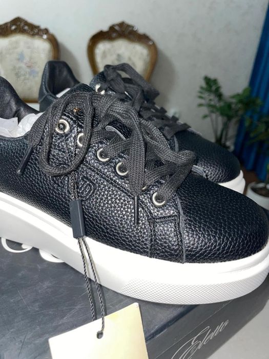 Қыздардың аяқ киімі