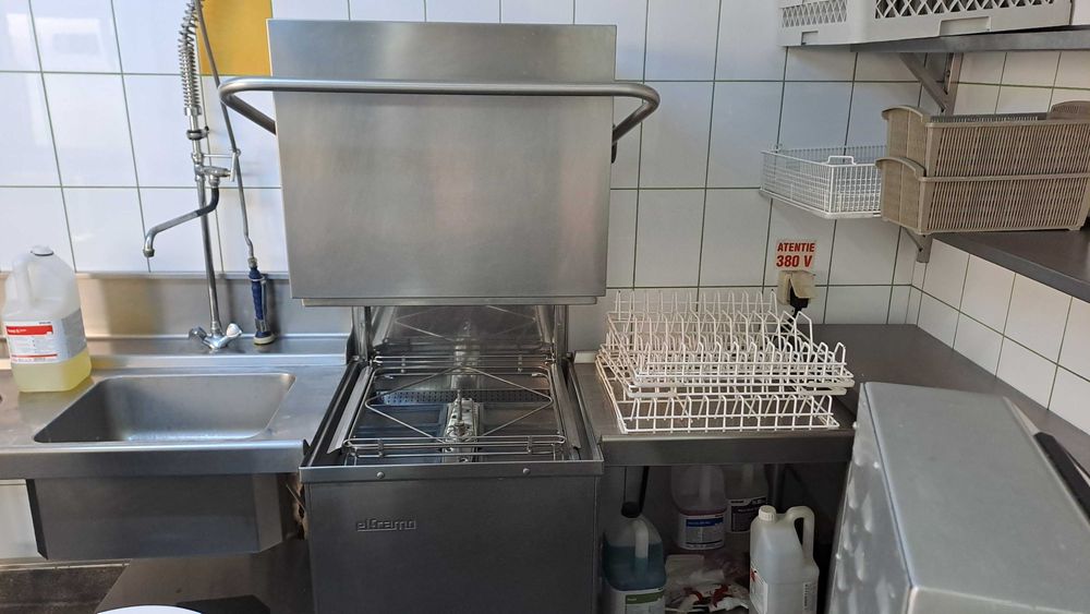 De vanzare echipamente si mobilier HORECA second hand