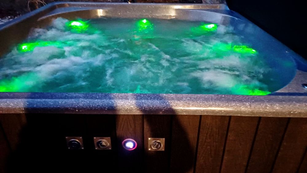 Cabana de inchiriat cu ciubar/jacuzzi,  la munte!