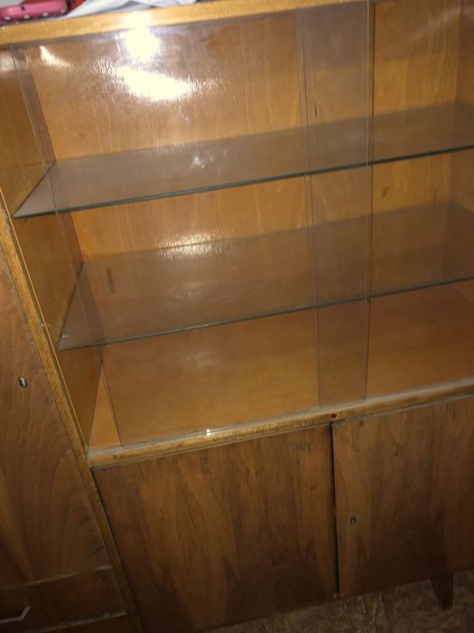 Продам Сервант советский из дуба .