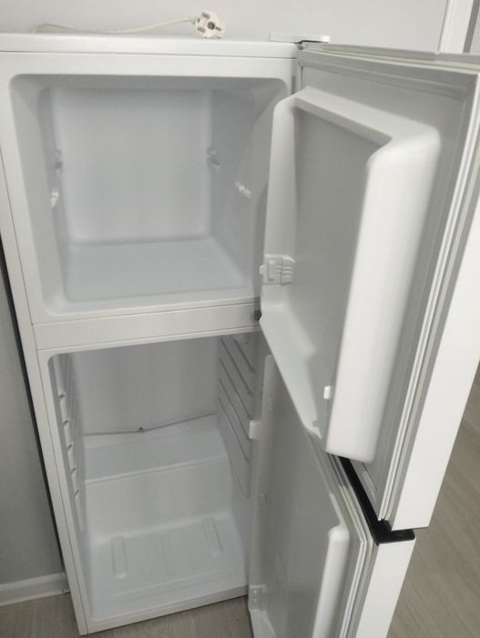 Продается  холодильник марки AVA