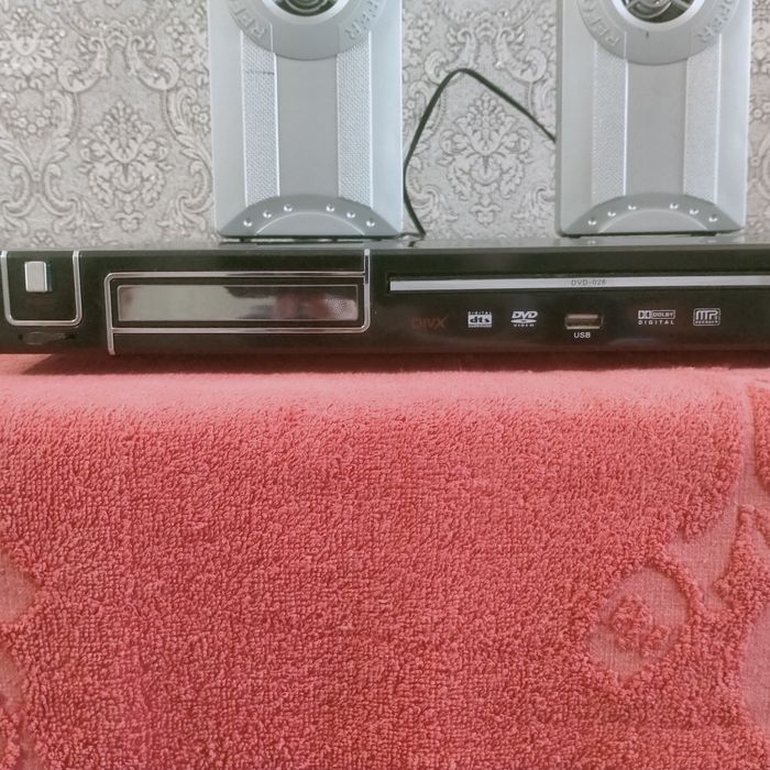 Продам дисковый видеомагнитофон,с колонками