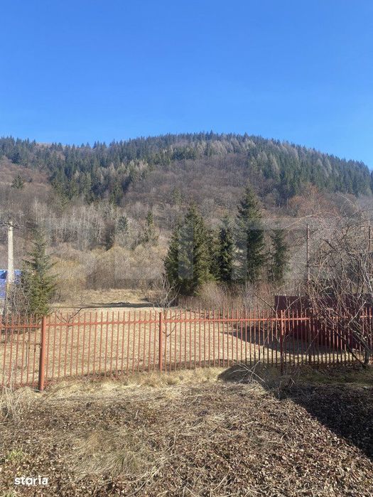 Casa de vanzare, cu 6 camere, 300 mp, spatioasa, in Campulung Moldoven