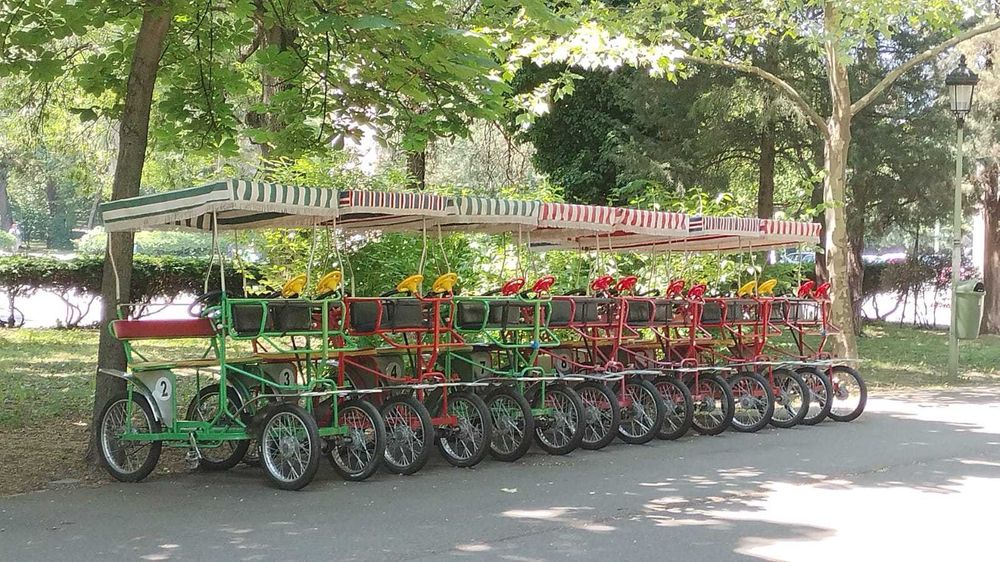 Vand biciclete de agrement pentru familie, cu acoperis si 4 roti