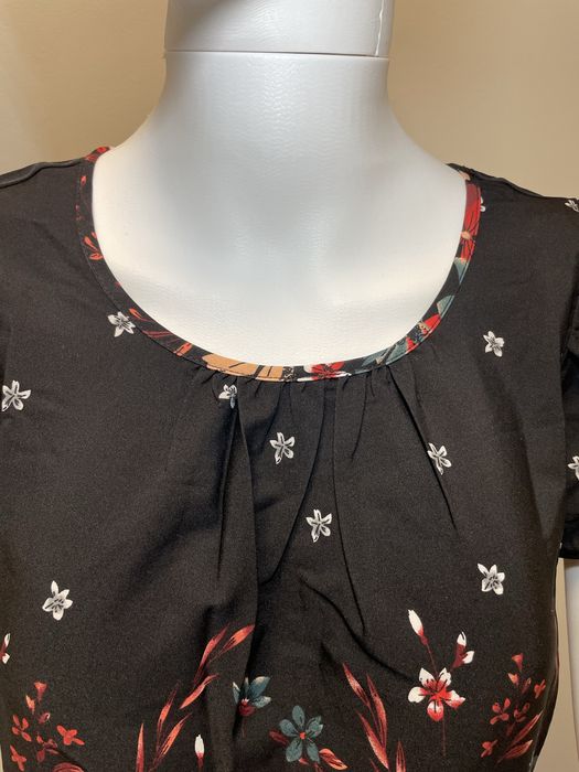 Bluza noua cu imprimeu floral marime S