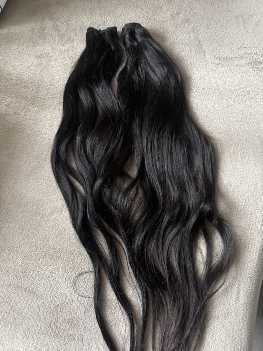 Продавам естествена славянска коса ,черна ,нова.